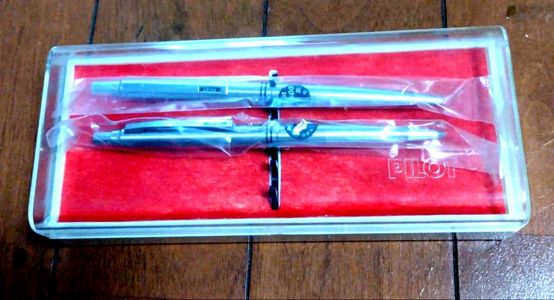 Pilot Volex discontinued set featuring a fine black 0.5mm pen and pencil with included case in unused condition