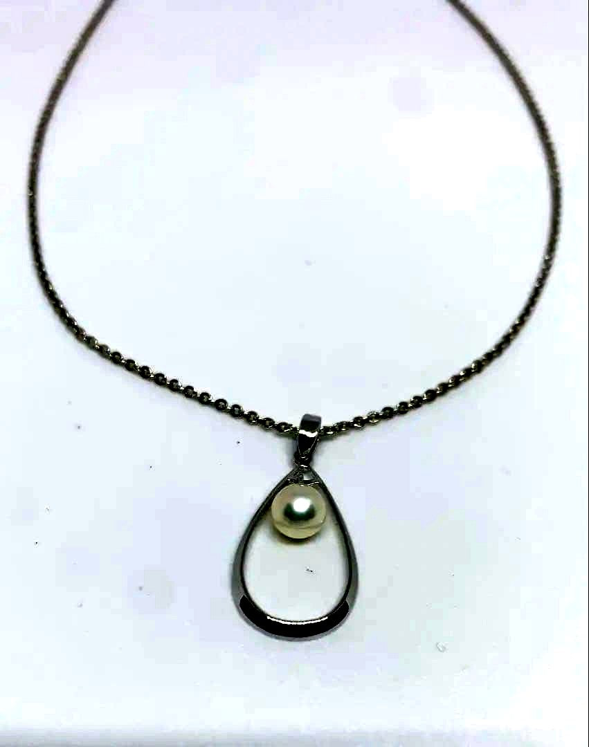 MIKIMOTO Akoya pearl necklace with silver chain, 45 cm long, displayed on white background