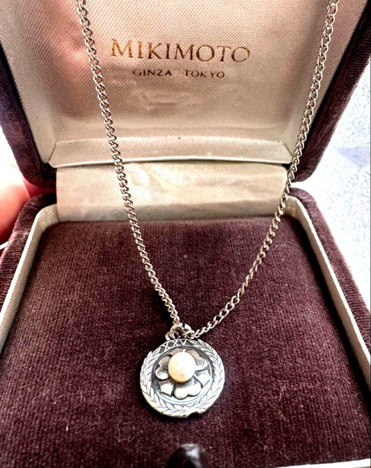 Mikimoto XXV silver wedding anniversary pendant with oxalis motif and pearl on a 46cm German silver chain