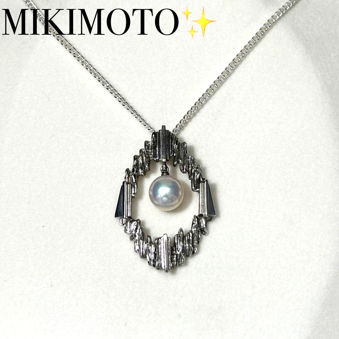 Mikimoto Akoya pearl necklace featuring 8mm pearls on a 44.5 cm silver chain