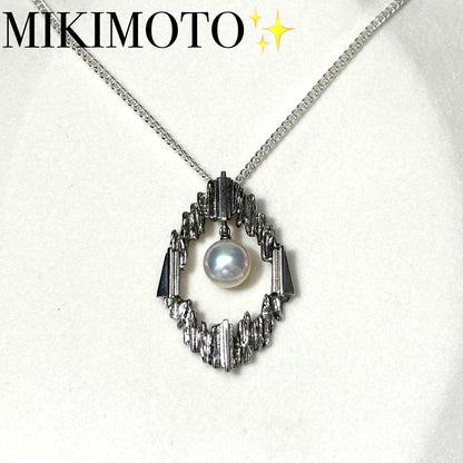 Mikimoto Akoya pearl necklace featuring 8mm pearls on a 44.5 cm silver chain