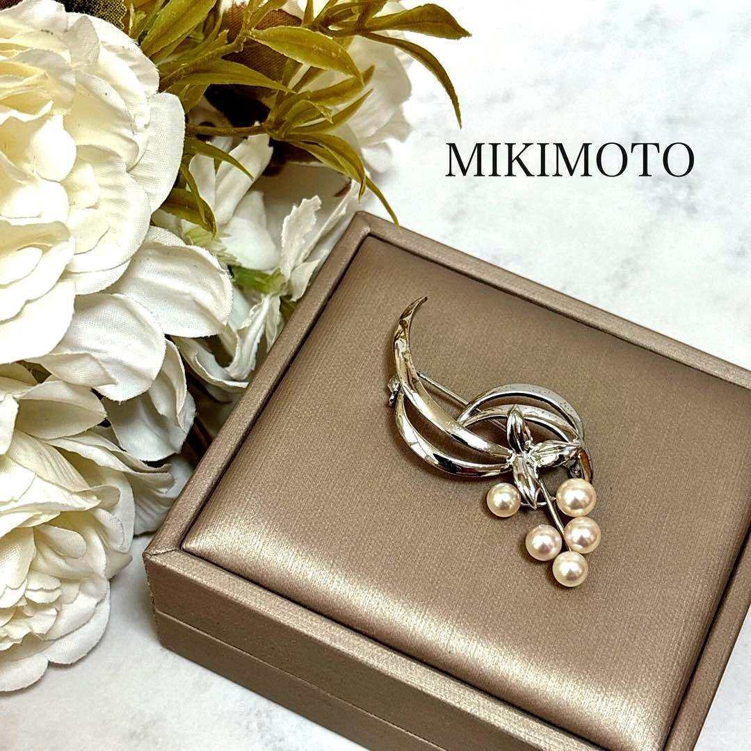 MIKIMOTO Akoya Pearl Pin Brooch SV featuring 5-6 mm pearls with silver main body measuring 2.8×5 cm