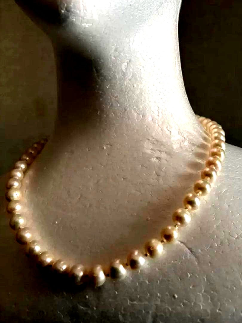 Akoya pearl round necklace with 7-7.5mm white pearls on a 44cm chain laid flat
