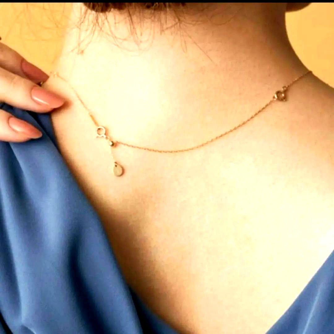 Agete necklace made of K10 gold with an adjustable 10.5 cm chain displayed on a white background