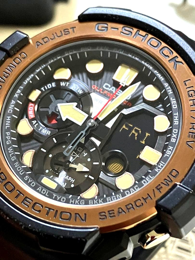 Casio G-Shock Gulfmaster GN-1000RG-1ADR black watch with red gold accents