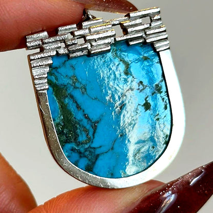 TASAKI turquoise silver pendant with blue stone and silver engraving, 3cm vertical diameter