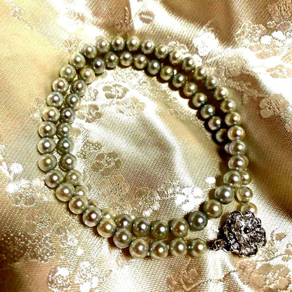 Akoya Pearl Necklace Aurora with 4.0-4.5mm white pink pearls and silver clasp on white background