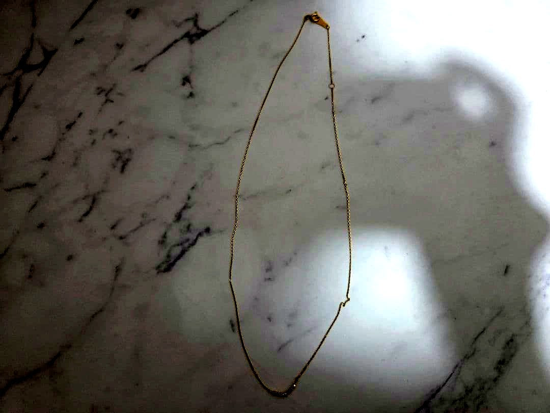 Agete K18 gold necklace featuring a 0.04 carat diamond with a stylish curve motif design