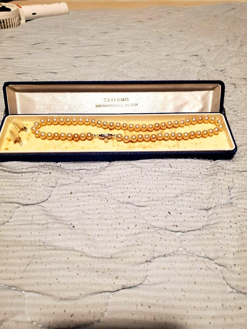 MIKIMOTO pearl necklace featuring round pearls and a pearl decorated clasp