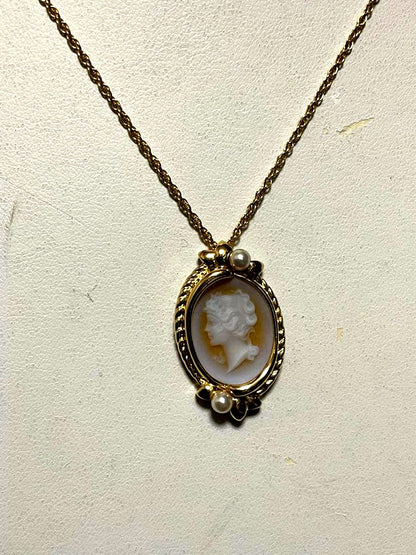 K18 Mikimoto Cameo Necklace with baby pearls on a 65 cm gold chain weighing 11.4 grams