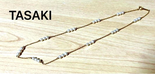TASAKI Freshwater Pearl K18 Station Necklace with white pearls on a 38cm gold station chain