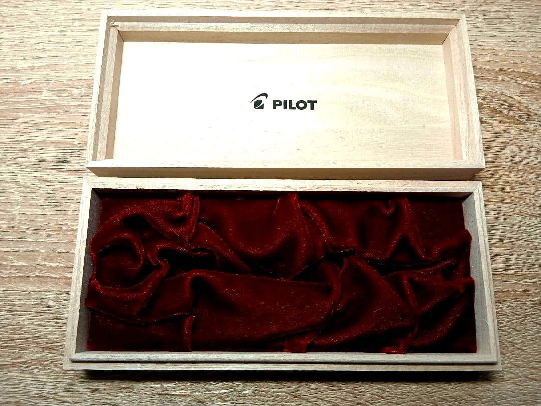 Pilot Wooden Pen Case 845 with paulownia wood drawer box and velvet interior for elegant pen storage