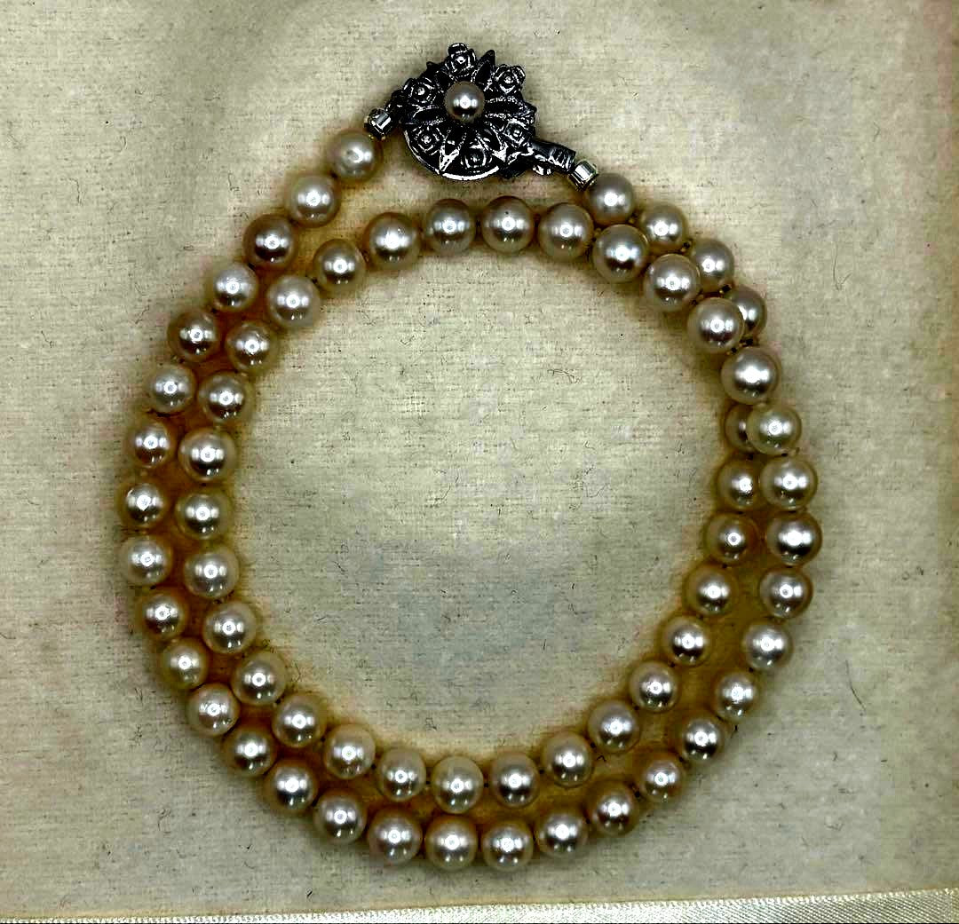 Elegant Akoya pearl necklace with 6 to 6.7 mm pearls measuring 45 cm in length