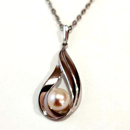 Mikimoto pearl necklace with 6mm pearls on a 40cm sterling silver chain