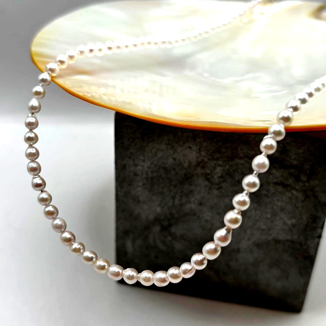Akoya pearl baby pearl baroque necklace with white pink pearls and 925 clasp on white background