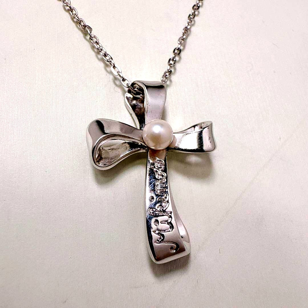 MIKIMOTO Silver Akoya Pearl Cross Necklace with 39.5 cm silver chain and elegant pearl pendant