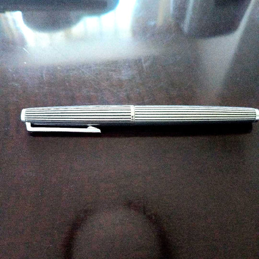 Vintage PILOT 88 fountain pen in silver metal with medium (M) nib size