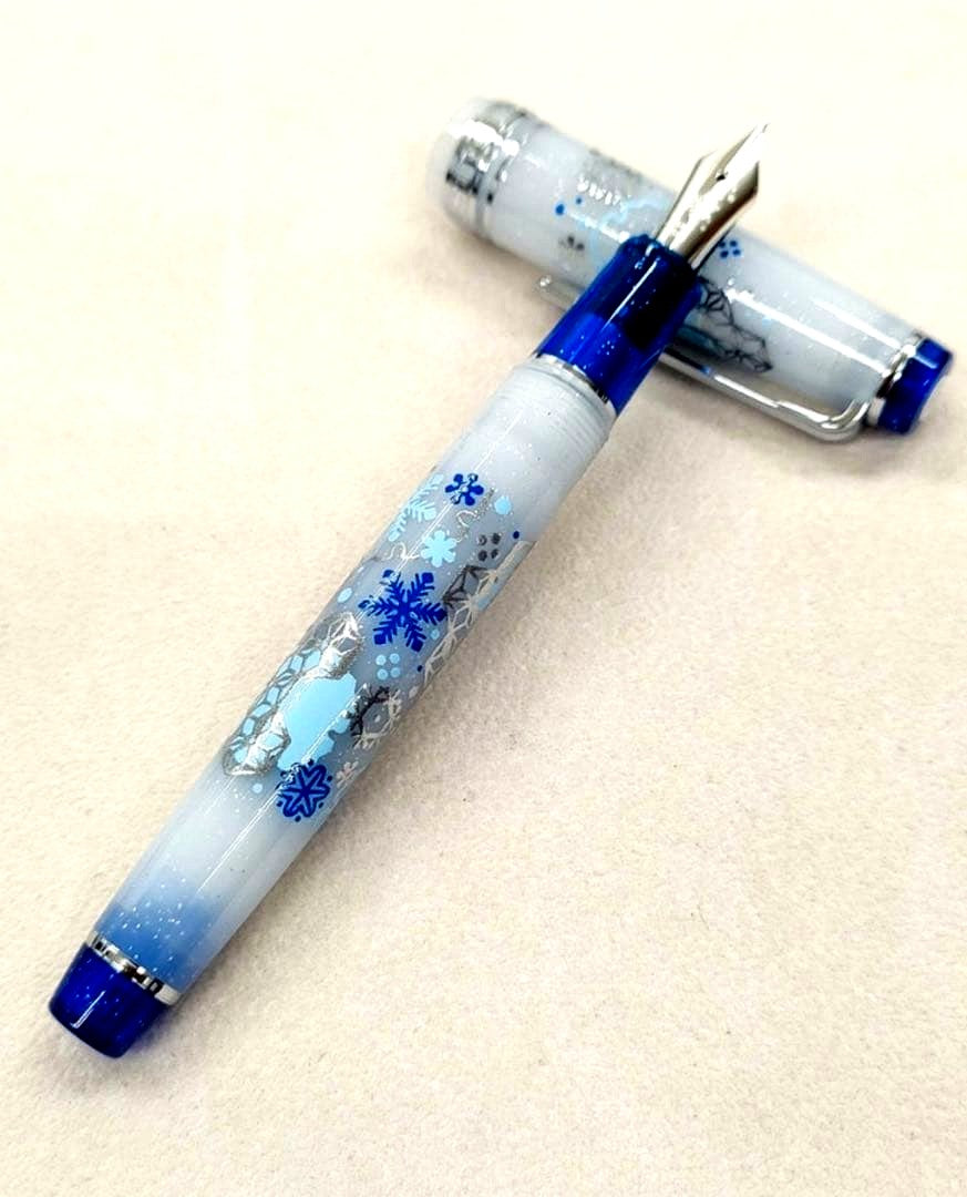 K.Creie Premium Cross Professional Gear Slim Limited Snow Set white fountain pen with silver snowflake design