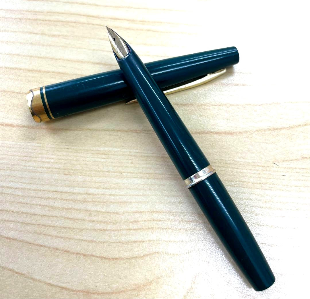 Pilot fountain pen F 14K F 585 green with fine nib, slim and lightweight design