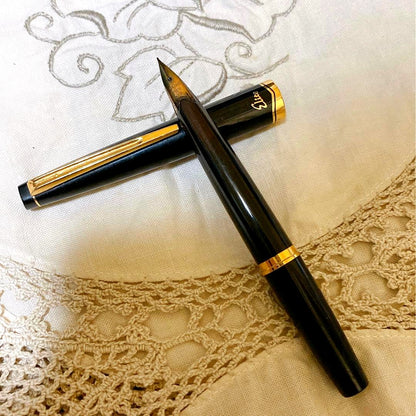 Pilot F 14K 585 fountain pen with gold engraving and sleek black body