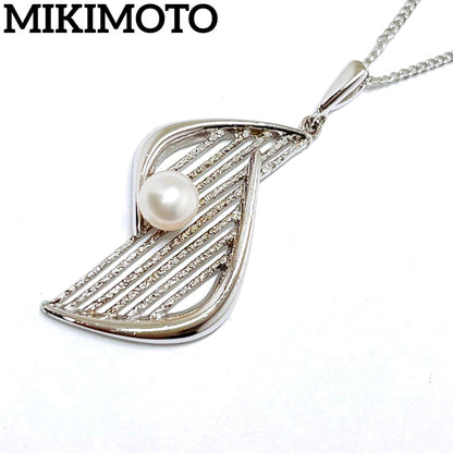 Mikimoto pearl necklace pendant with 6.5mm pearls on a 43cm chain