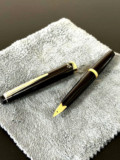 Pilot Elite 14K gold fountain pen from 1978 with extra fine nib and engraved SH13 cap underneath