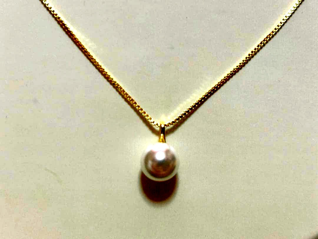 Honetama Akoya Pearl Necklace with 8mm white pearls and silver chain with extender clasp