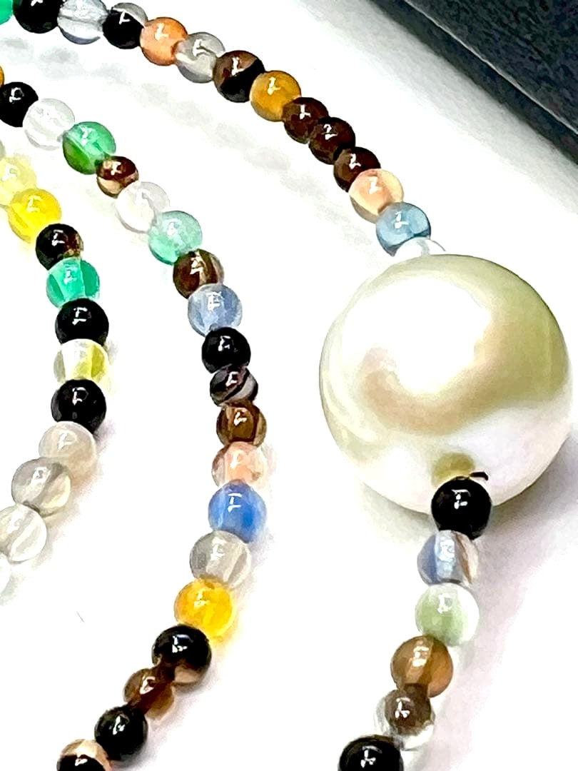 Oshiware necklace featuring 9.7mm Akoya pearls and 2.3mm multi-colored stones on adjustable 42-47cm chain