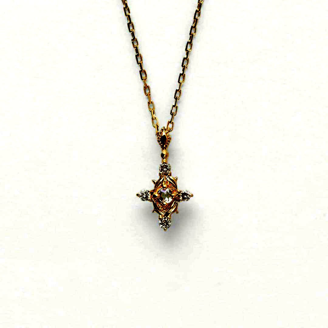 Agate Winter Limited Necklace made of K18 gold with diamond accents in a gold tone finish