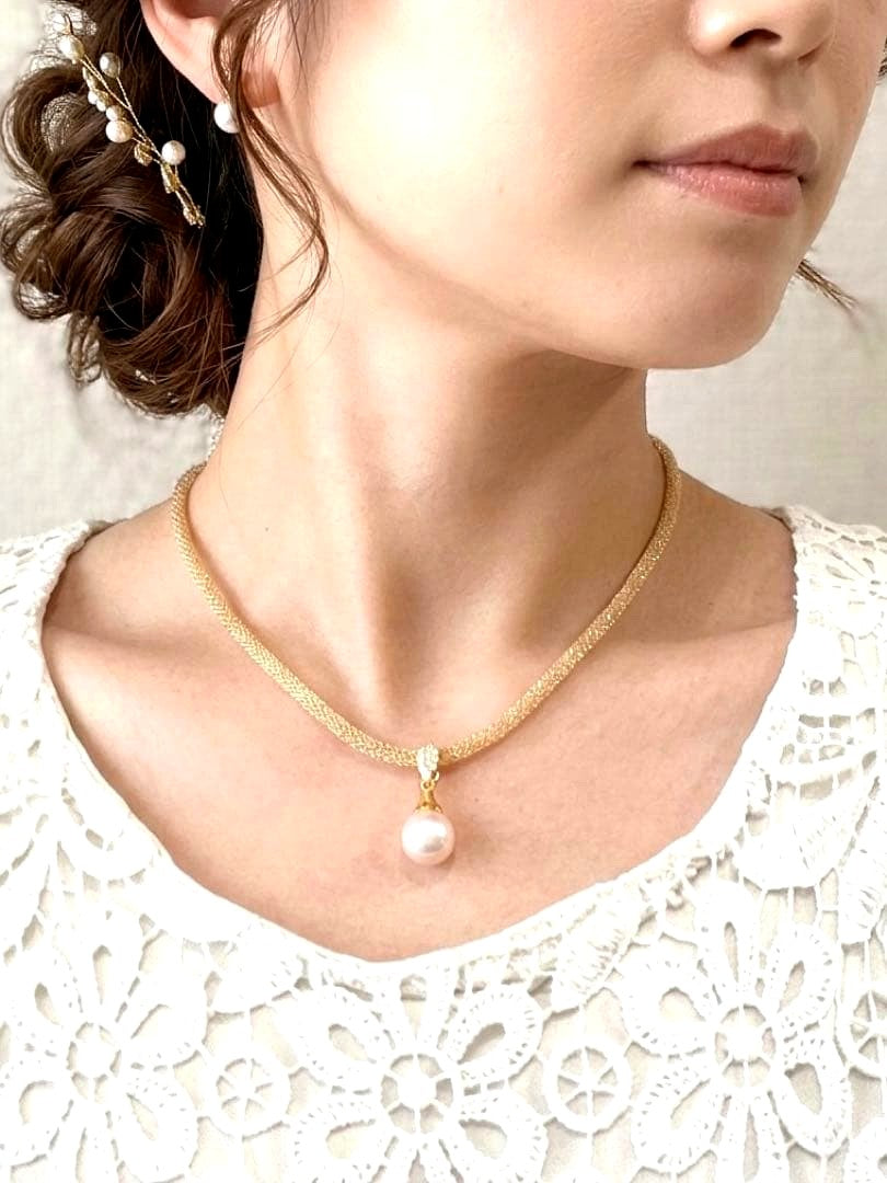 Akoya pearl single necklace with 8mm pearl and gold crystal mesh chain pendant with stone decoration