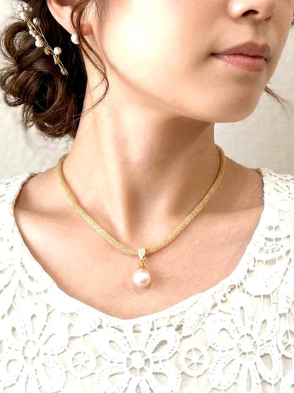 Akoya pearl single necklace with 8mm pearl and gold crystal mesh chain pendant with stone decoration
