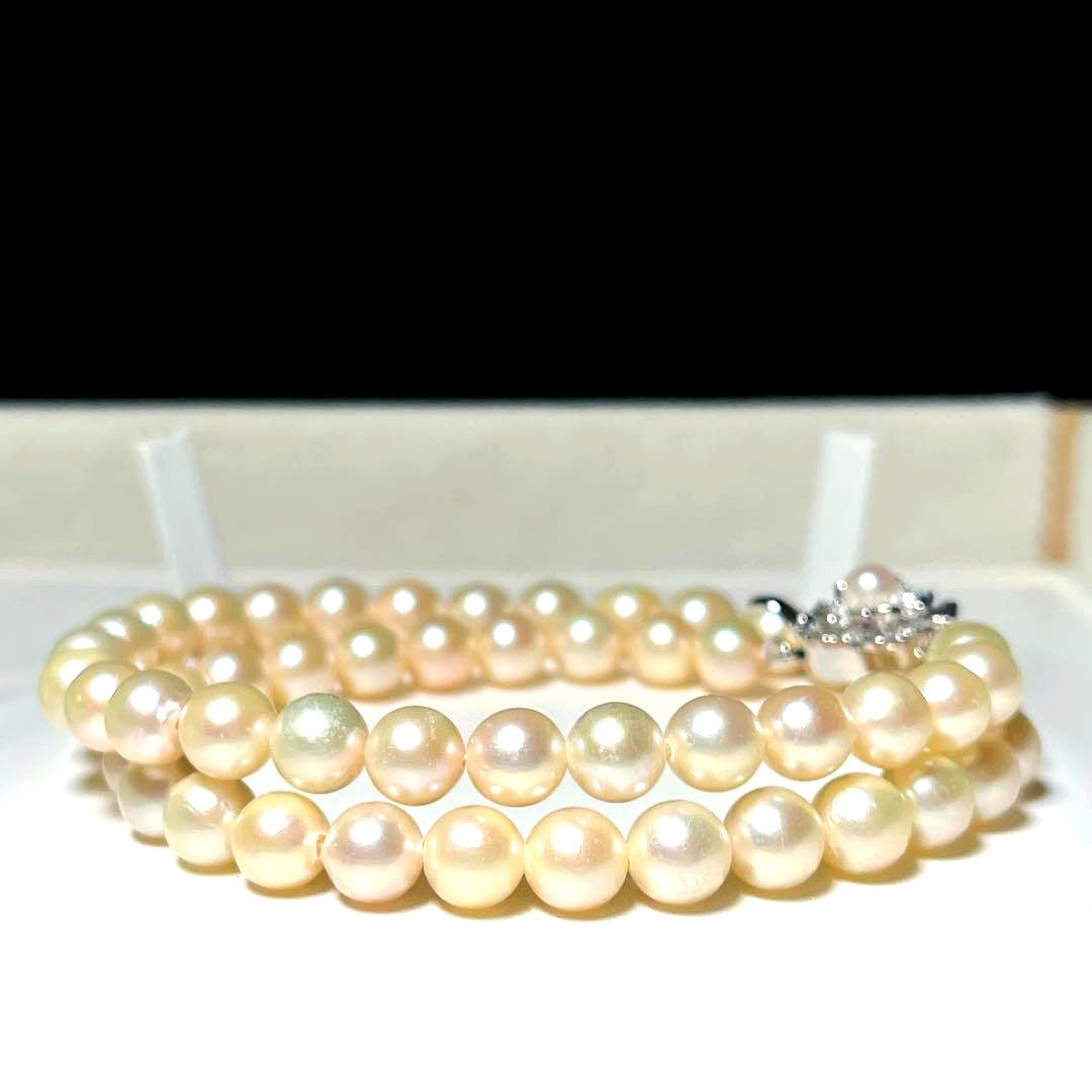 Akoya pearl necklace model M732 with round white pearls on silver chain, 40 cm length