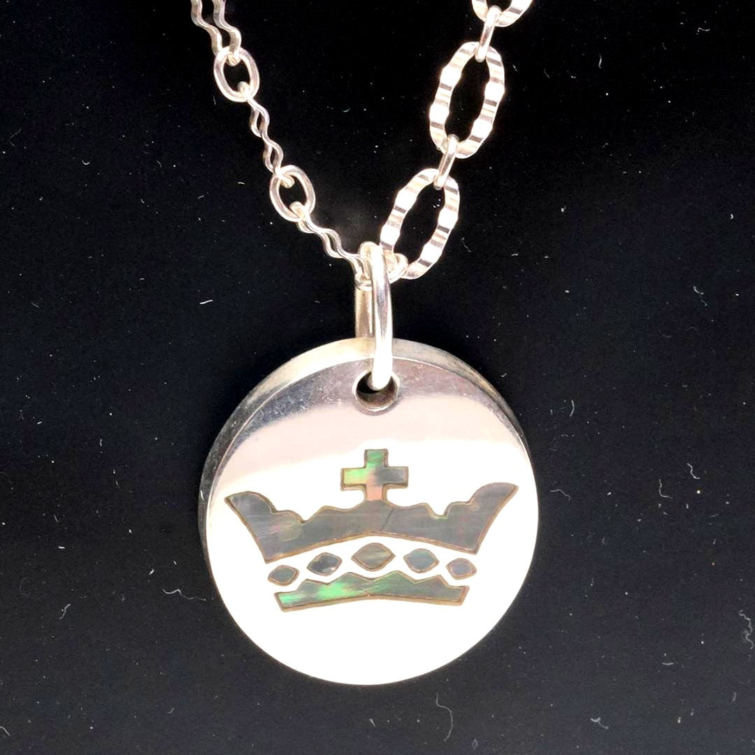 Agate Crown Medal Necklace in SV925 silver weighing 10.5g with 40cm chain and crown pendant