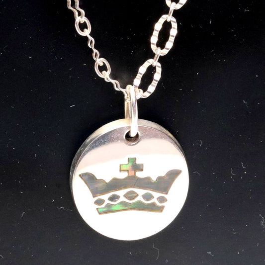 Agate Crown Medal Necklace in SV925 silver weighing 10.5g with 40cm chain and crown pendant