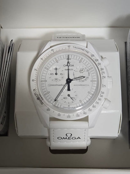 swatch MOONSWATCH SNOOPY WHITE Men's — Japanese