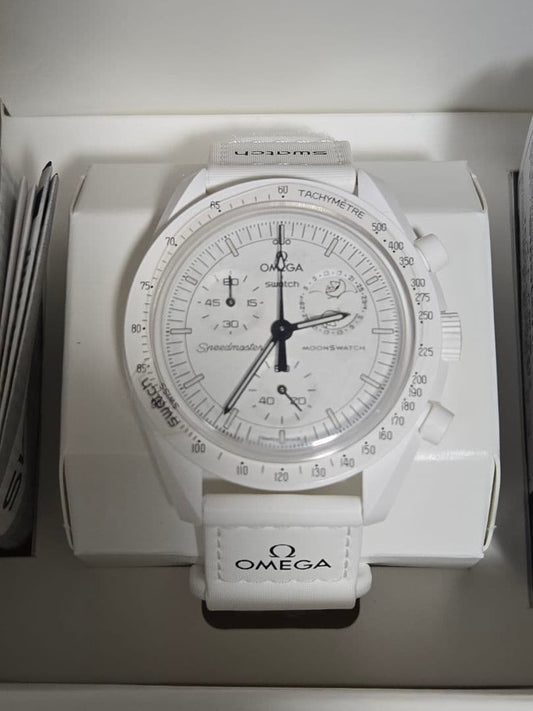swatch MOONSWATCH SNOOPY WHITE Men's — Japanese
