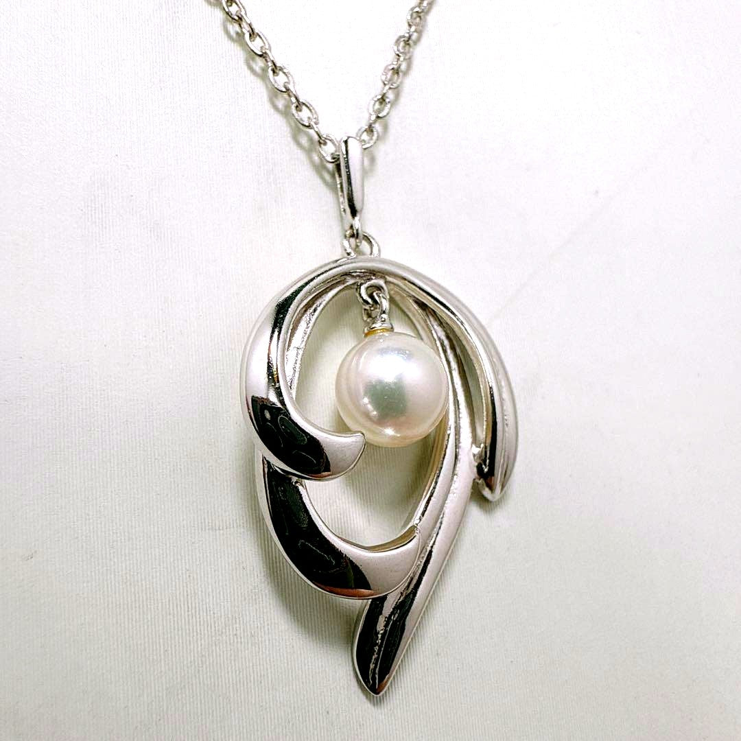 MIKIMOTO silver single Akoya pearl necklace with approximately 40cm chain on white background