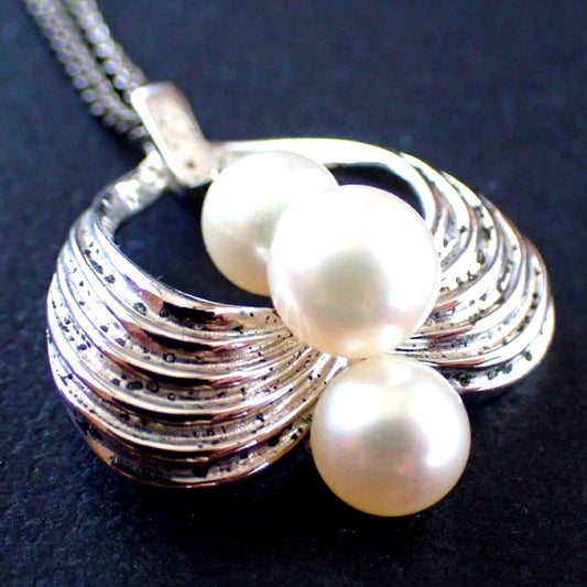 Mikimoto Akoya pearl silver necklace with three pearls and a 49 cm chain displayed on a white background