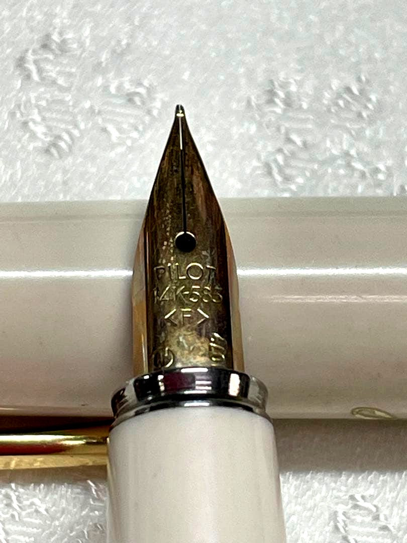Pilot Fountain Pen with 14K fine tip and 13 cm cap in sleek design