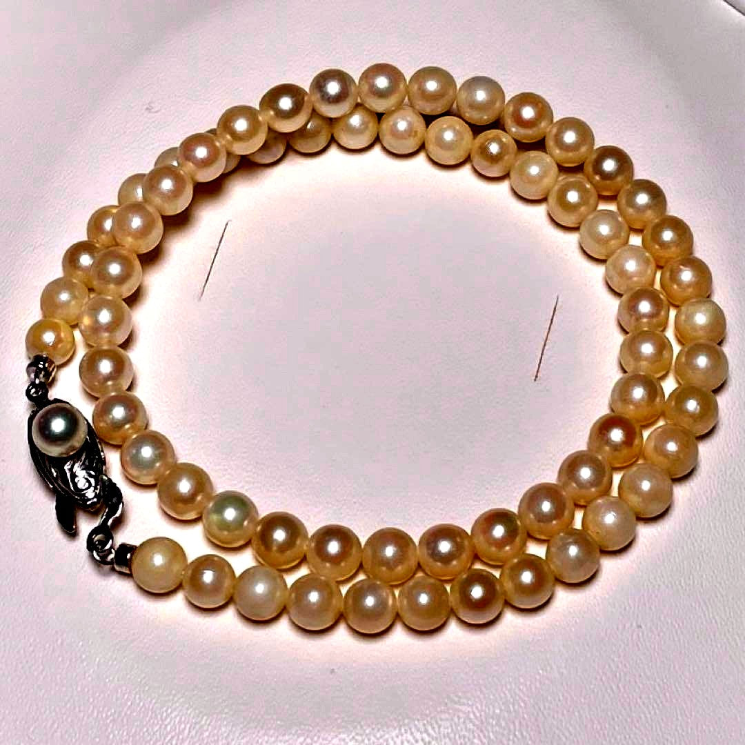Close-up of Ise-Shima white Akoya pearl necklace with 5.4-5.9mm round pearls and silver clasp
