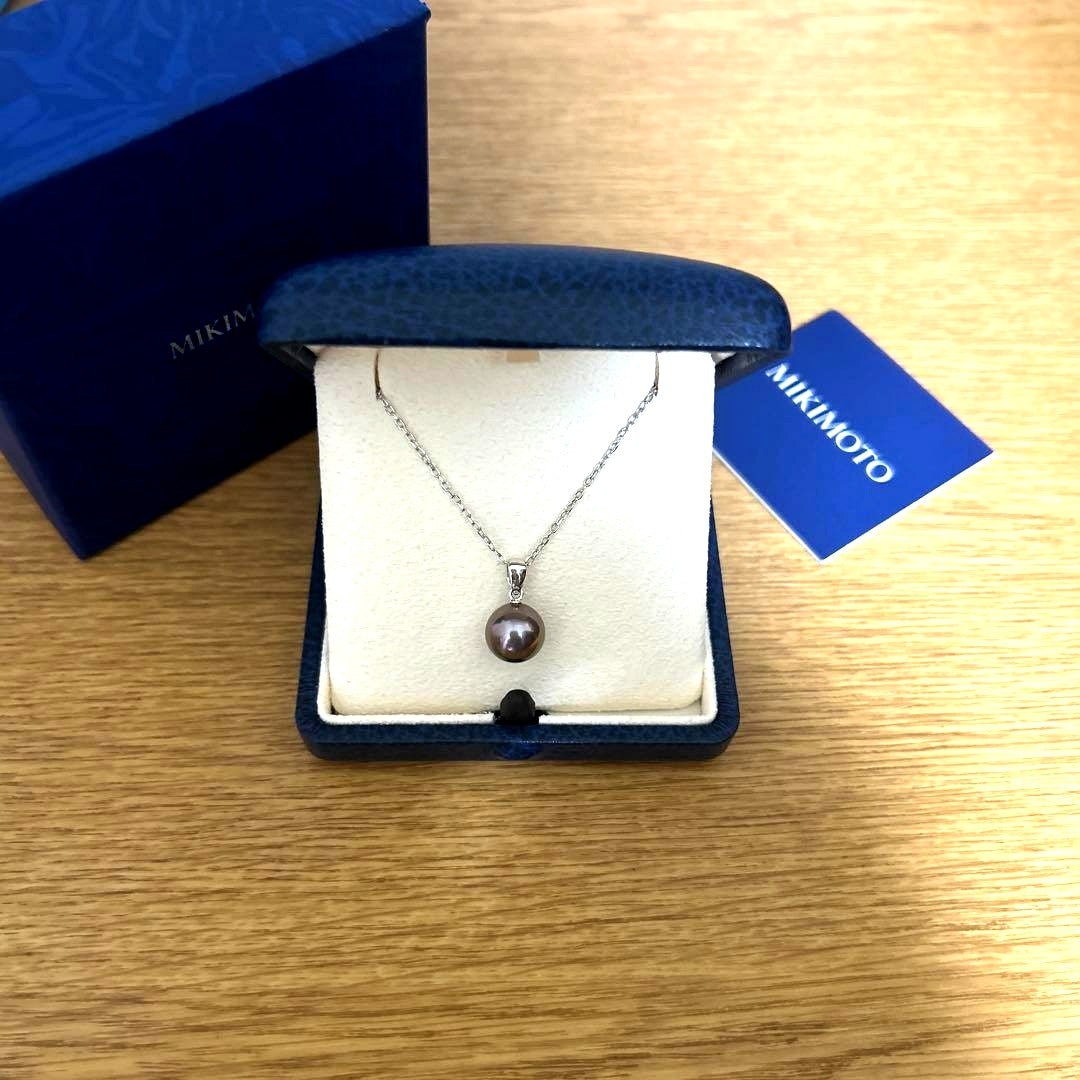Mikimoto black cultured pearl pendant in 18K white gold with removable 40cm chain