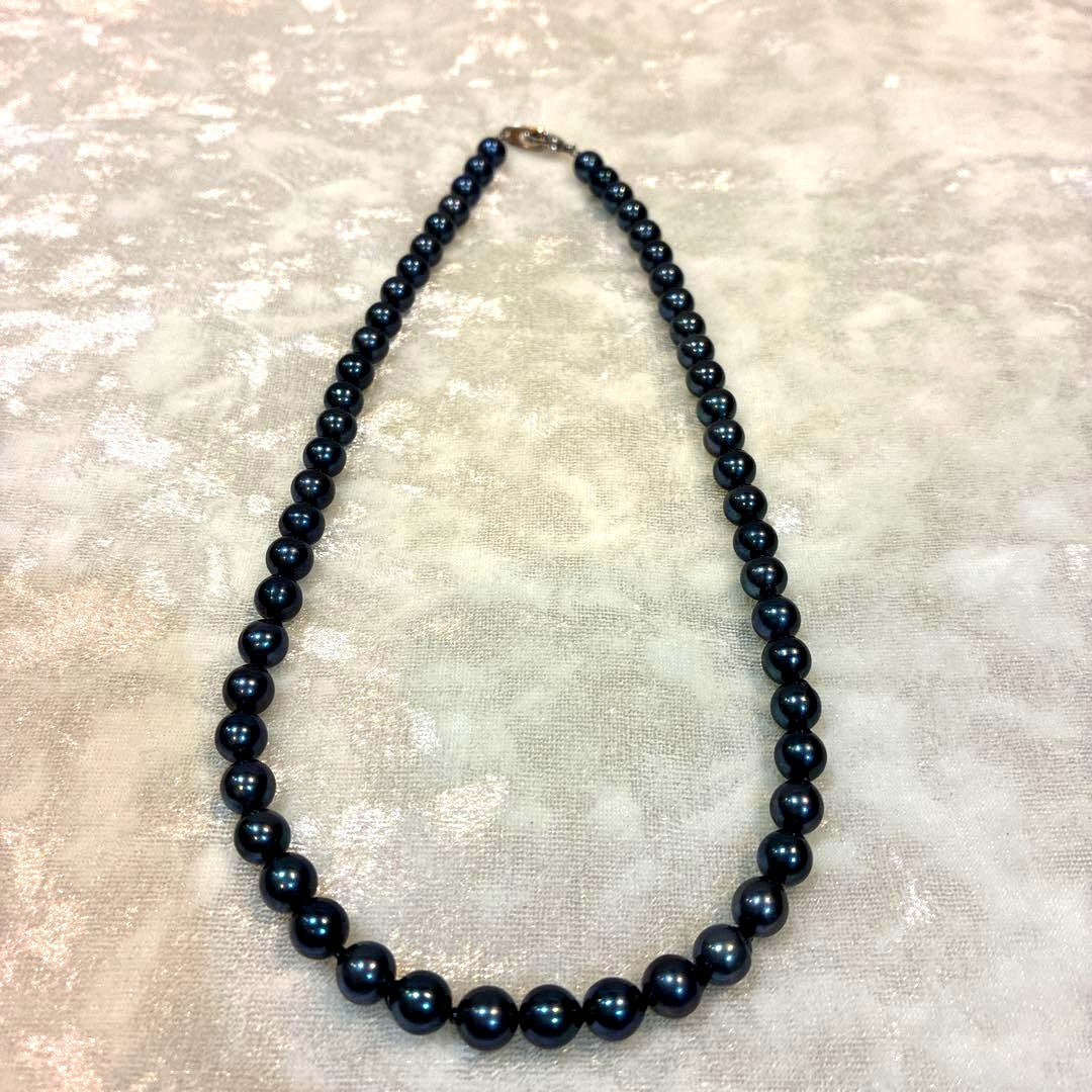 Akoya dark gray pearl necklace measuring 43cm with pearls sized between 6.5mm and 6.9mm