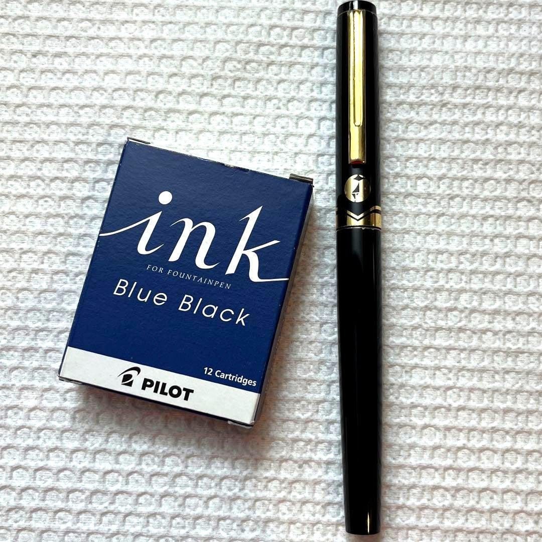 Pilot H580 F fountain pen black and gold with Japan Continent logo on cap and old JIS logo on nib plus old ink