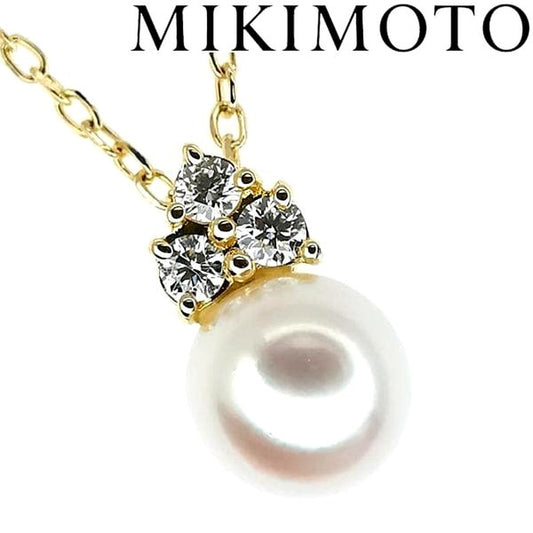 Law ring in K18 yellow gold featuring a 6.7mm pearl and diamond side stones, size height 11.3mm