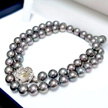 Akoya pearl necklace with 7.2-7.4mm pearls measuring 43.5cm in length on a white background