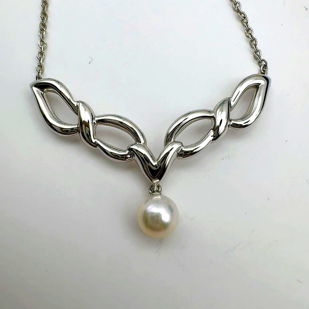 MIKIMOTO silver necklace with 39.5 cm chain displayed on a white background