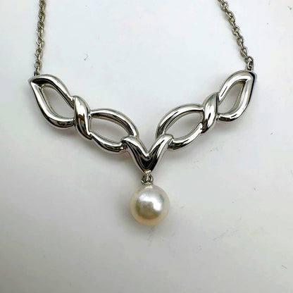 MIKIMOTO silver necklace with 39.5 cm chain displayed on a white background