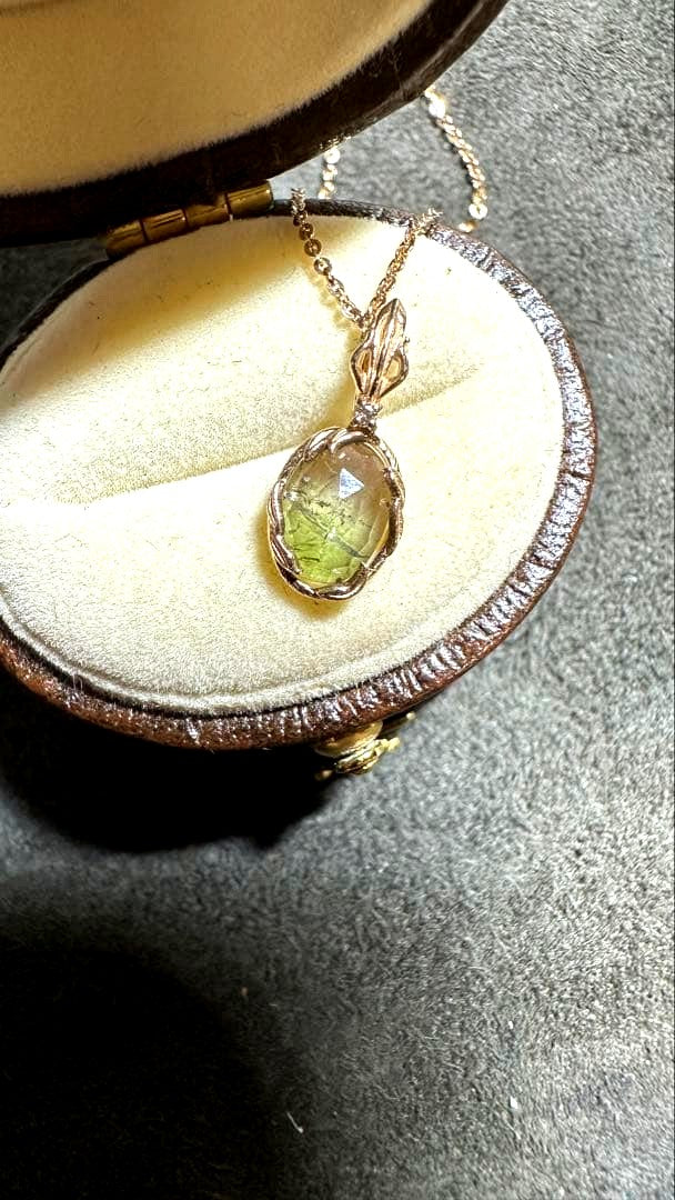 Agete K10 gold necklace set with tourmaline pendant and small diamonds on a 50 cm chain