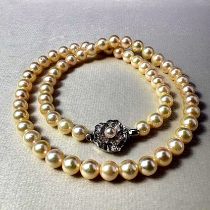 Akoya pearl necklace with 6.6-7.0mm round genuine pearls and silver clasp, 44cm length