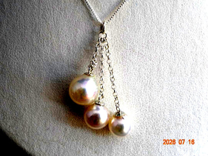Silver SV925 Venetian chain necklace with three semi-round Akoya pearls sized 7-8.7 mm